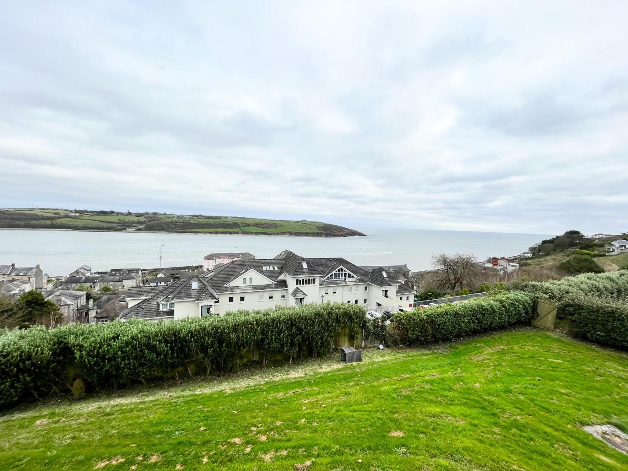Sea Haven - My Tranquil Costal Retreat - Commanding Views Villa Youghal